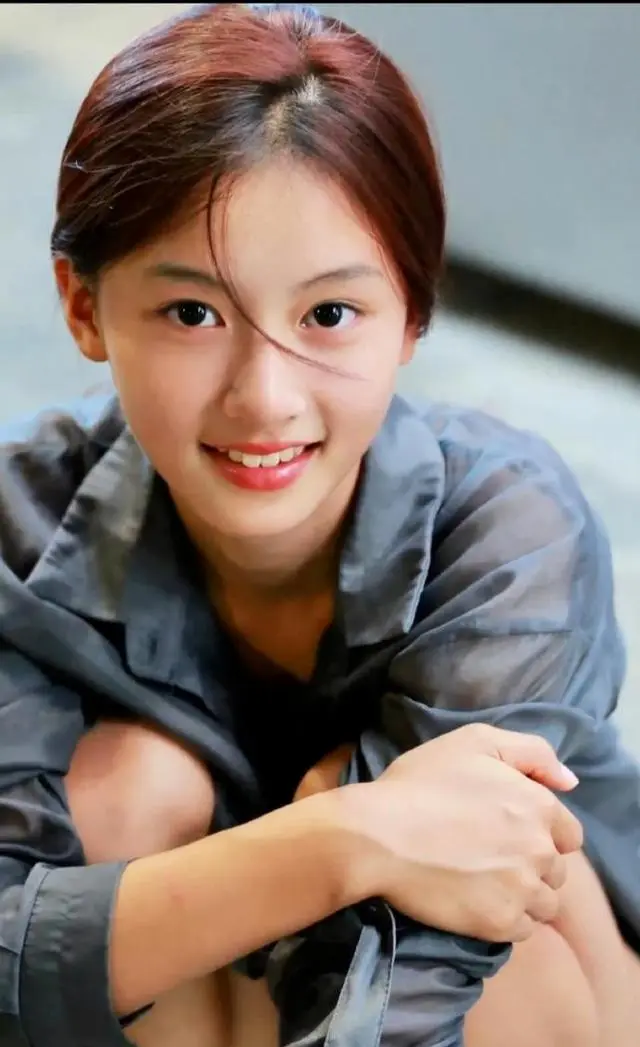 网红七七（赵钰琪）出演《但愿人长久》，饰演萨日娜孙女、刘敏涛之女 | 情报图